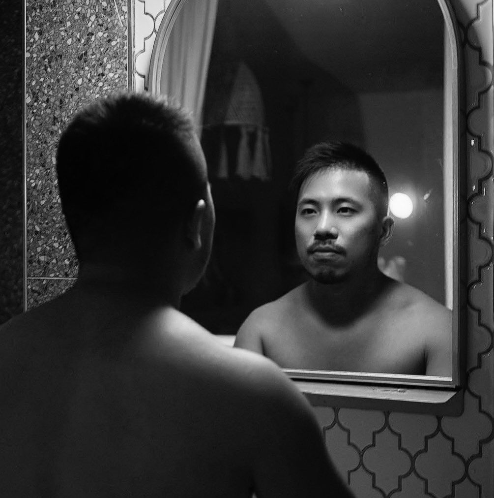 いつも強い子だねって言われ續けてた
泣かないで偉いねって褒められたりしていたよ
そんな言葉ひとつも望んでなかった
だから解らないフリをしていた
-
📷 <a href="/lattefotos/">宇宙拿鐵</a> 

#人像攝影 #男性寫真 #男體攝影 #manportrait #宇宙拿鐵