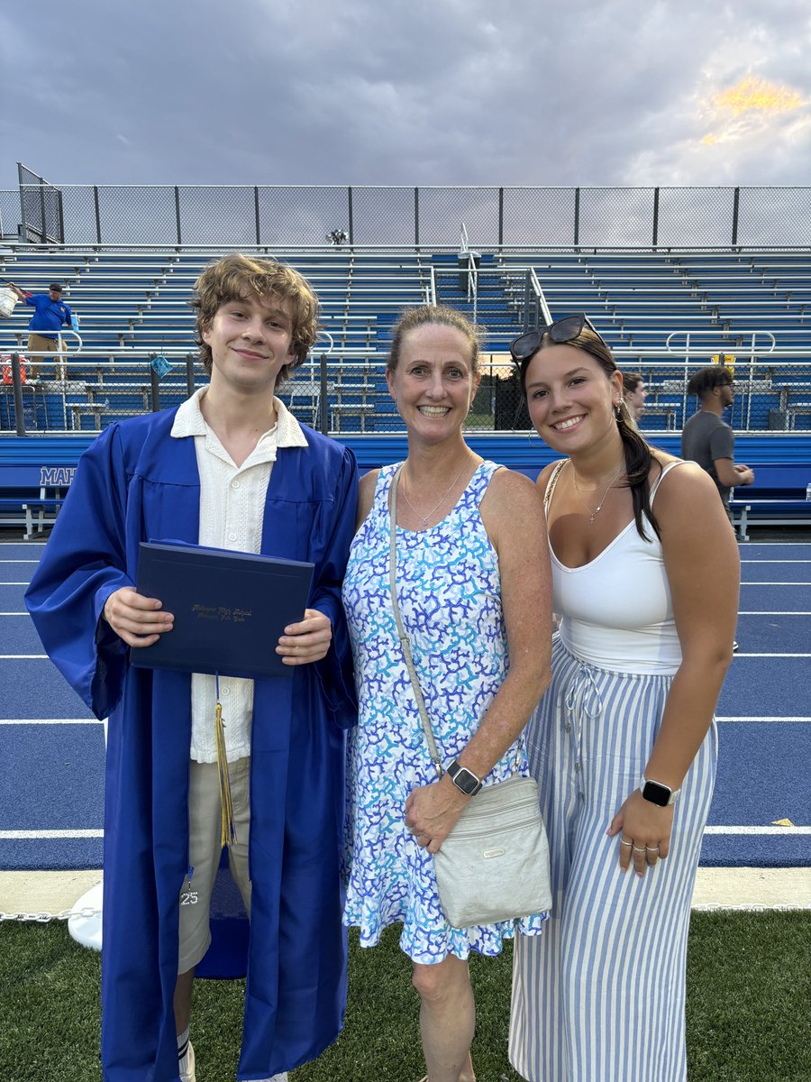 Elizabeth Dore tweet media