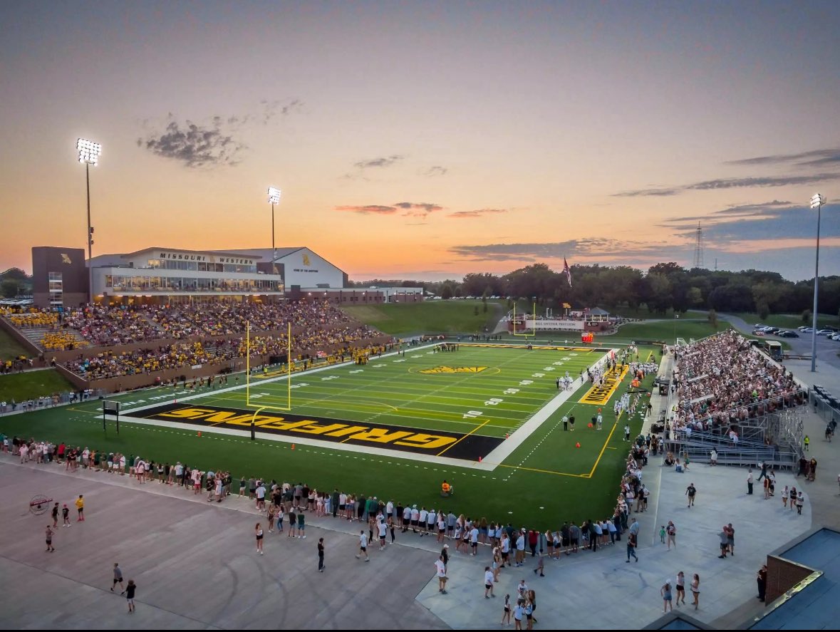 Codabarnoski9's tweet image. After a great conversation with @CoachGalloM I am blessed to receive my first offer from @MWSU_Football
@THillBAFootball
@TheCoachJoShow