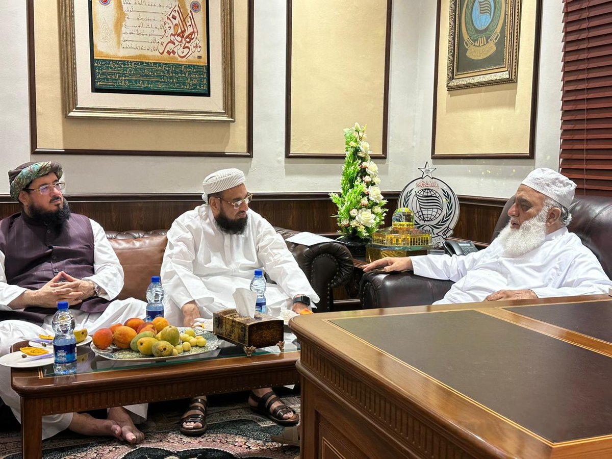 اسلام آباد/ قائد ملت اسلامیہ حضرت مولانا فضل الرحمن صاحب سے ناظم اعلیٰ وفاق المدارس العربیہ پاکستان حضرت مولانا قاری  محمد حنیف جالندھری صاحب اور صوبائی ناظم وفاق المدارس العربیہ بلوچستان حضرت مولانا صلاح الدین ایوبی صاحب کی ملاقات ۔