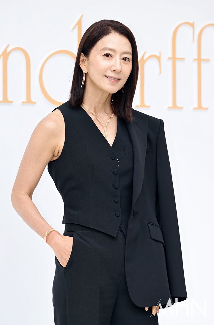 eeco_31's tweet photo. OH MY GOSH 🔥🔥🔥

#KimHeeAe #김희애 #HeeAe https://t.co/Zhmbwnoik3