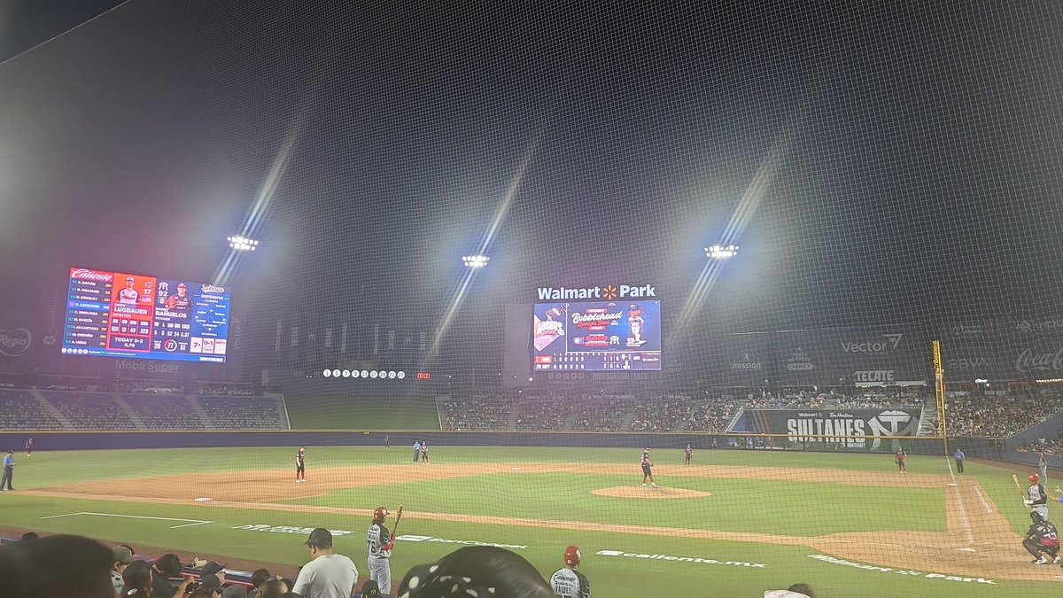 Memocb13's tweet photo. @PliegoVilla @PliegoVilla ¡Llegué al diamante con la camiseta de Polvoraball y te busqué en todas las bases, pero no te encontré en el lineup!! 💥⚾ https://t.co/gmKcGobJmA