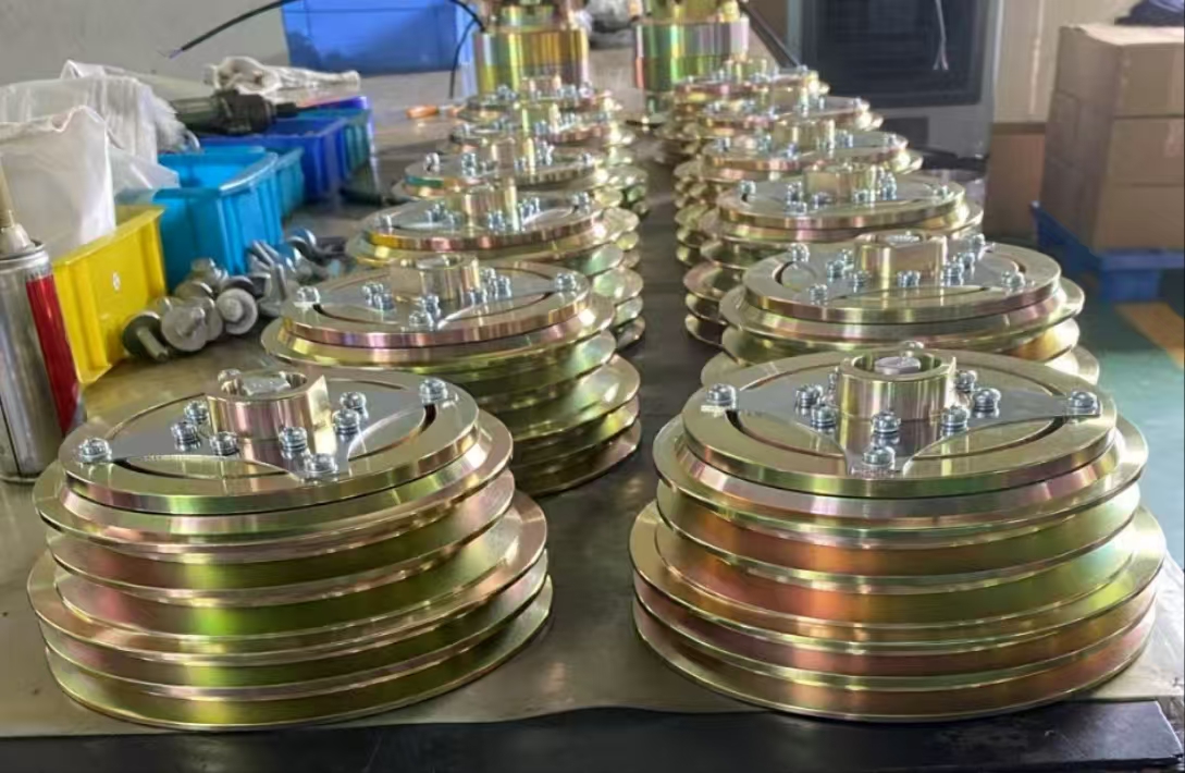 Bus Magnetic Clutch for Bitzer 4NFCY compressors. JJQY Bus AC Magnetic Clutches Manufacturing since 2002. Sean/+86 18770921185 / sean@qiyuanautoparts.com   qiyuanautoparts.com