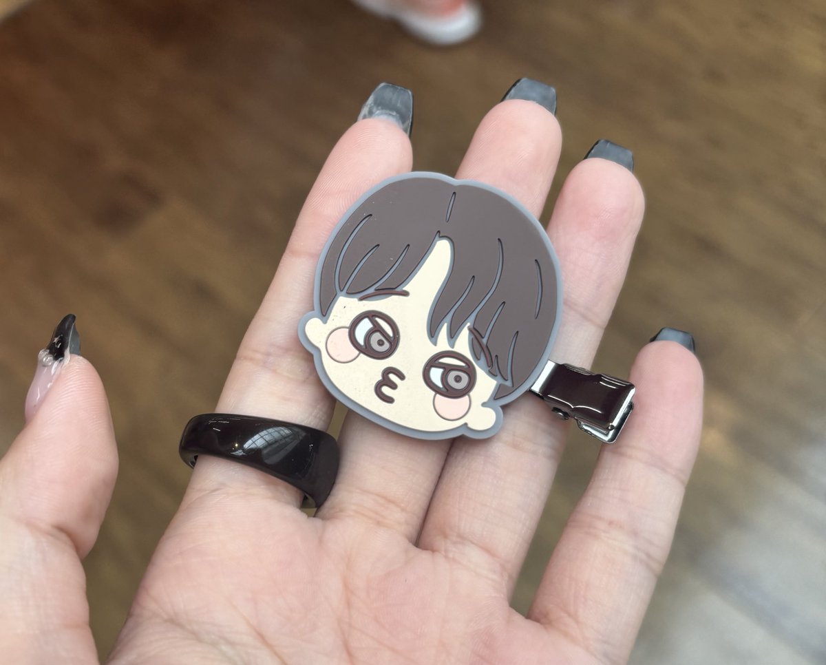 kyonphith2's tweet image. #eighter 

ららぽーと豊洲 私の夫と結婚しての試写会に参加されてる方で
横山さんのヘアピン落とされた方いらっしゃいませんか🥺？？