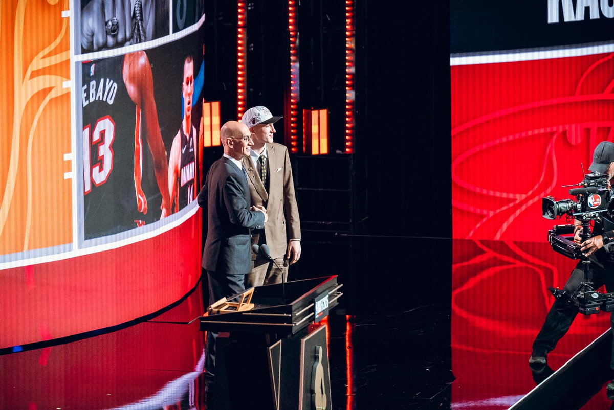 IlliniMBB's tweet image. BACK 🟠 TO 🔵 BACK