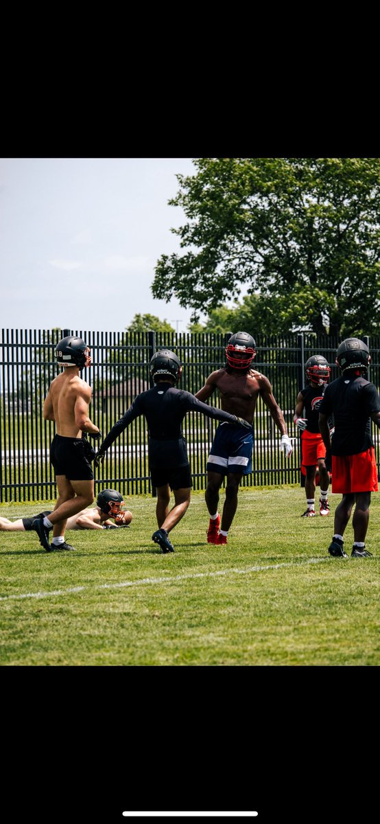 RoutsonDarious's tweet photo. getting to it 🦇
 #bg7v7 https://t.co/m4hSnNVUOD