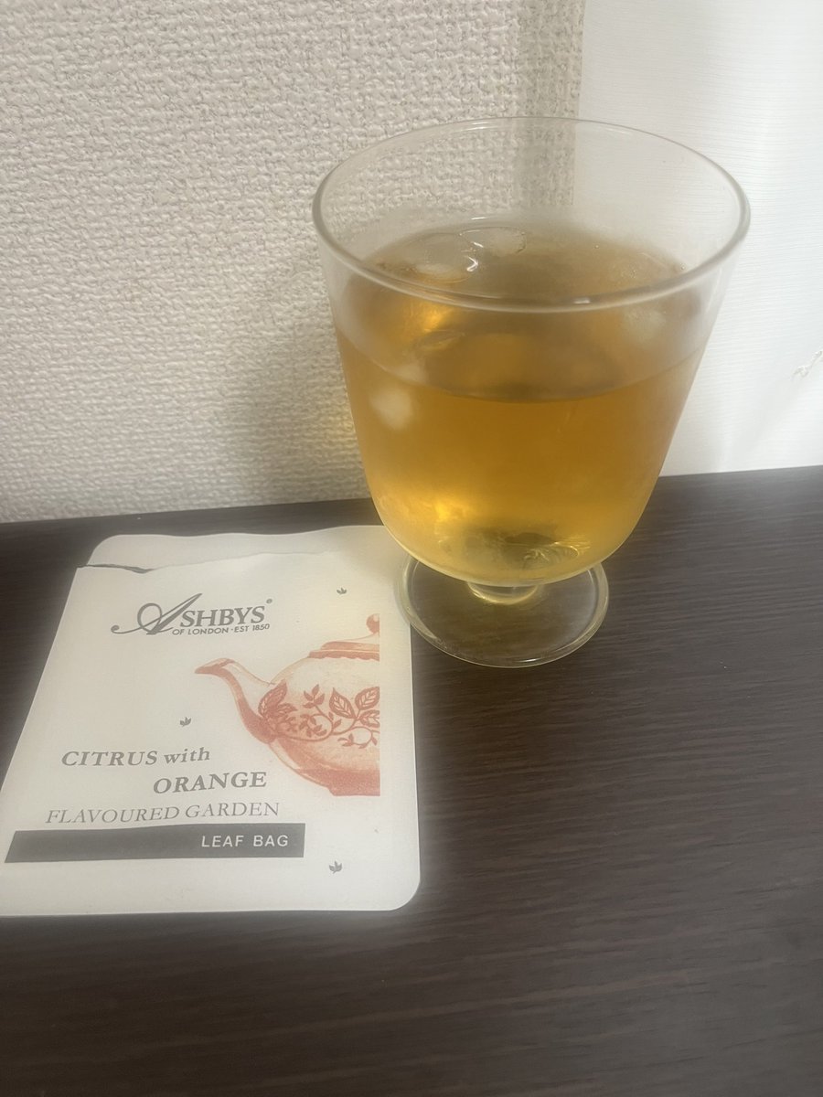 rapi_0711's tweet photo. ASHBYSのシトラスウィズオレンジを飲んでみた🍊✨ 
封を開けた瞬間からふわっと広がる柑橘の香りがたまらない！
淹れたてはさらに爽やかで、ほんのり甘いオレンジの風味が最高😍 ホットでもアイスでも楽しめそう！
#茶好連   #ASHBYS #フレーバーティー #紅茶好き https://t.co/7CchZJCUFD