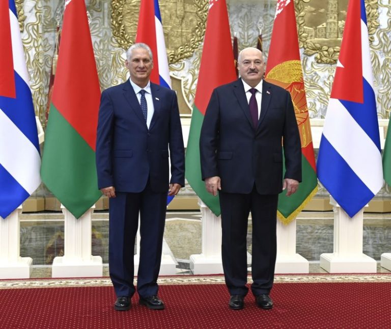 🤝 **Cuba y Belarús fortalecen sus lazos de amistad y cooperación.** ¡Avanzamos juntos!  
❤ #UnidosXCuba #SanctiSpíritusEnMarcha #DíazCanelEnBelarús <a href="/DiazCanelB/">Miguel Díaz-Canel Bermúdez</a> <a href="/DrRobertoMOjeda/">Dr. Roberto Morales Ojeda</a> <a href="/PartidoPCC/">Partido Comunista de Cuba</a> <a href="/DeivyPrezMartn1/">Deivy Pérez Martín</a> ❤