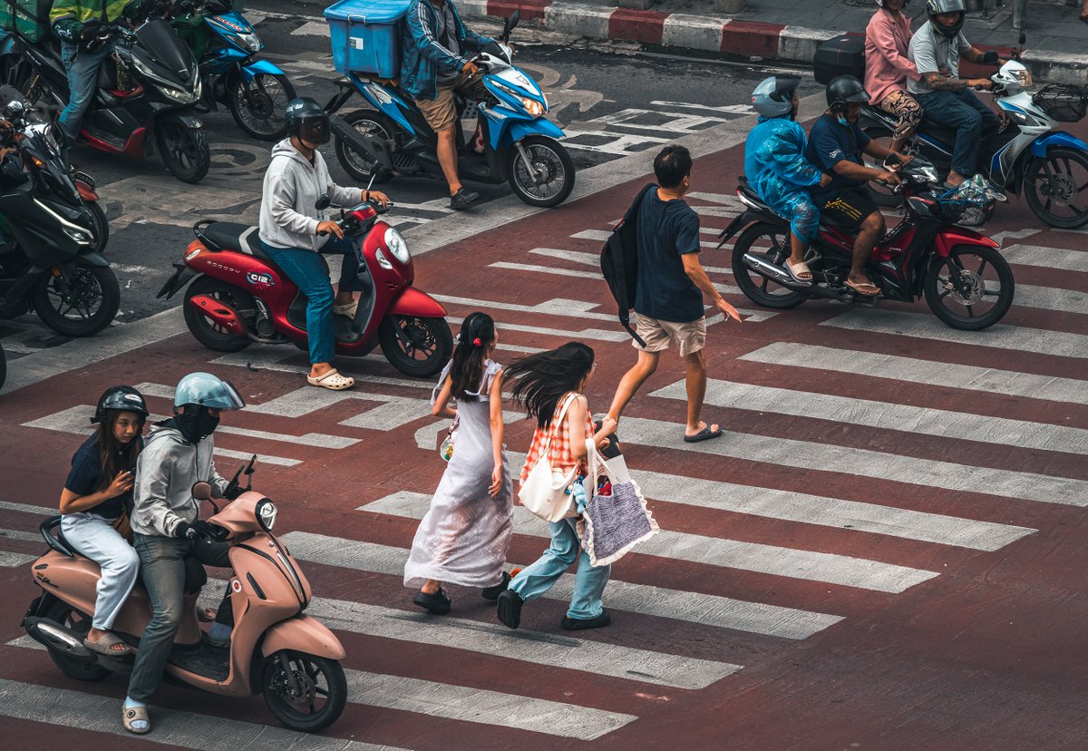 dima_trionix's tweet photo. Asok. 

#Bangkok #Thailand #streetphotography https://t.co/fZzXyhAouu