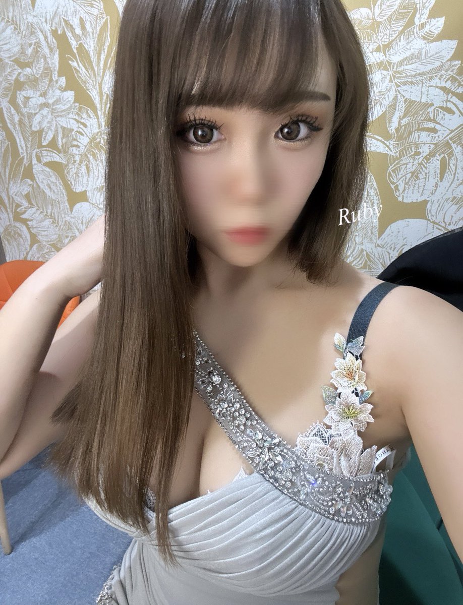昼間はナースでも夜は、、🔞

実際にAVであるようなこと職場でもあるんです🤫♡