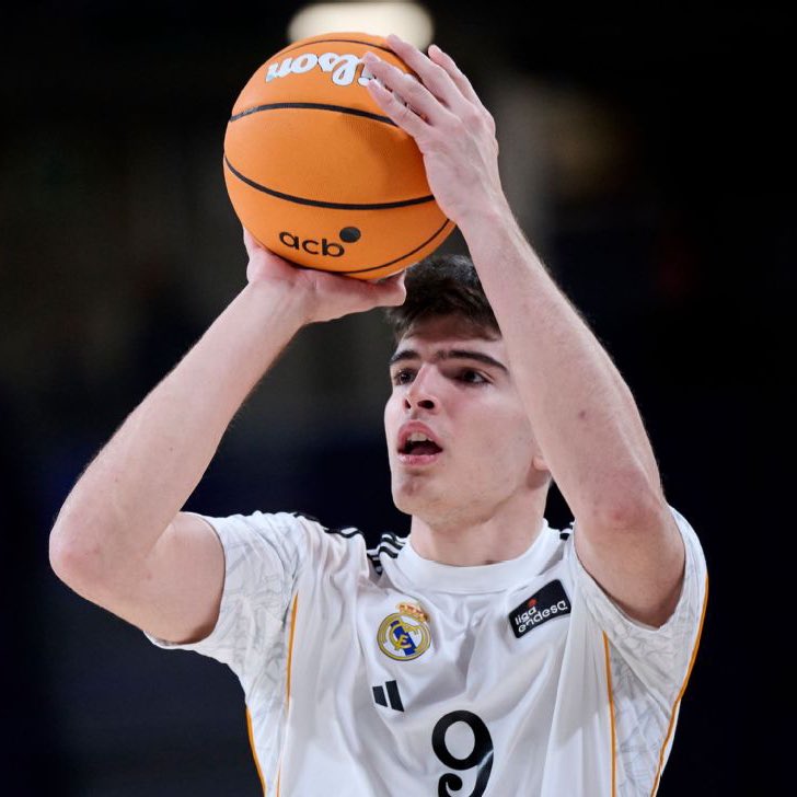 CelticsMuse's tweet image. "He's a young guy, but a little bit of an old soul. He's played on a team with adults for a long time."
— Brad Stevens on 19 year old Hugo Gonzalez