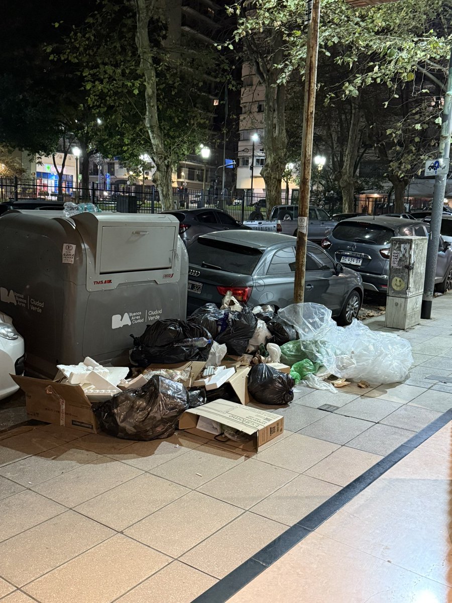 mmontedeoca's tweet photo. @jorgemacri @gcba  Barrientos 1150- todos los días así en la puerta de mi casa . ABL todos los meses con aumento! No saben gestionar ni un tacho de basura https://t.co/FaW26ulcxi
