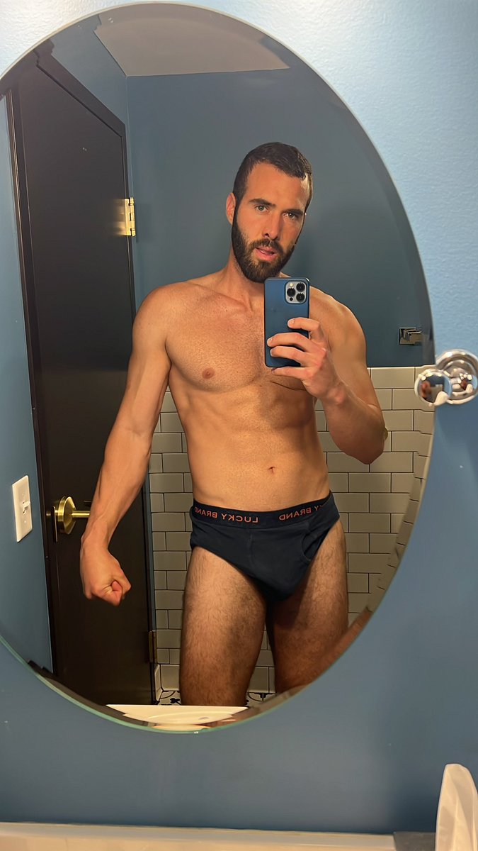 robertbetterX's tweet photo. A ti como te gusta el mango? A mi me gusta así🥭🤪 https://t.co/zfUetFcE59