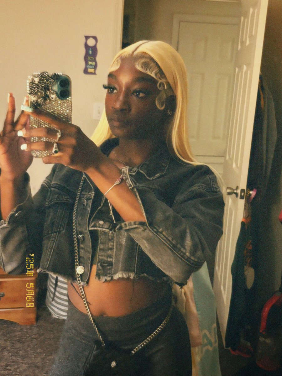 nylamyles's tweet photo. and yes i love a good mirror pic. https://t.co/HNlyRmto44