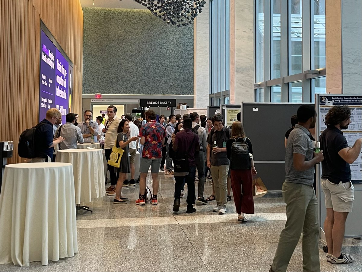 edward_eng's tweet image. Was great seeing both coasts of Manhattan show up today for the 5th NY Area Cryo-EM Meeting hosted by @Frances84469032 & @wjrice_05
med.nyu.edu/research/scien…