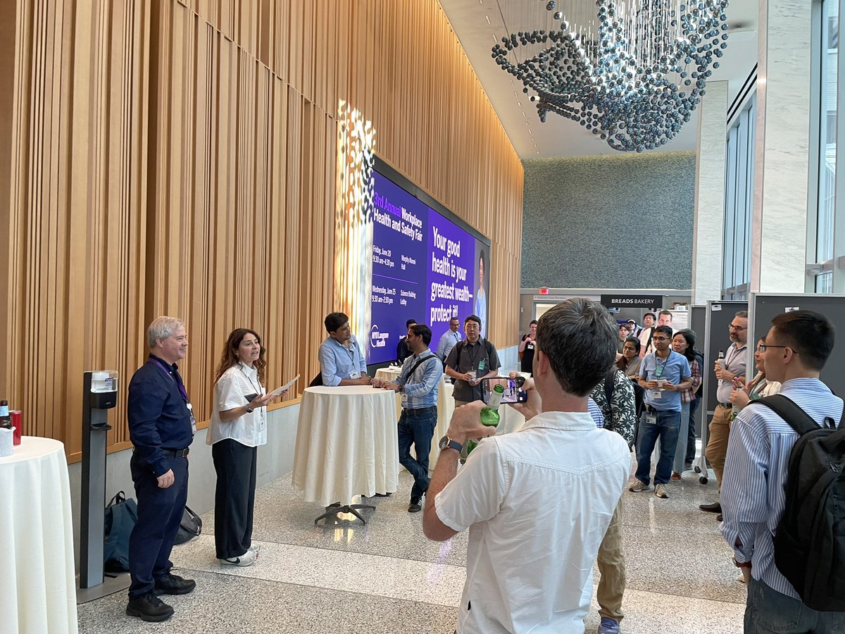 edward_eng's tweet image. Was great seeing both coasts of Manhattan show up today for the 5th NY Area Cryo-EM Meeting hosted by @Frances84469032 & @wjrice_05
med.nyu.edu/research/scien…