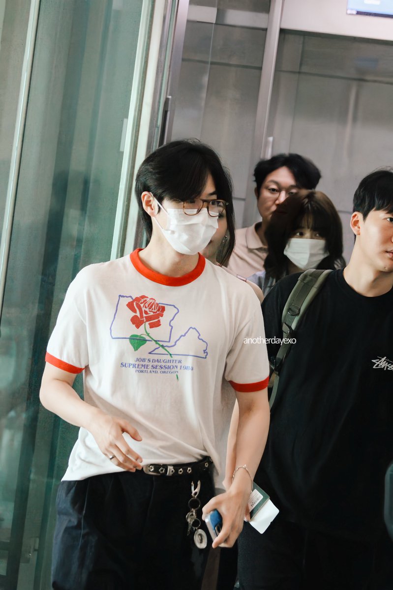 anotherdayexo's tweet photo. 🌹

250626 ICN

#엑소 #SUHO #준면 https://t.co/jMF2hJmYFp
