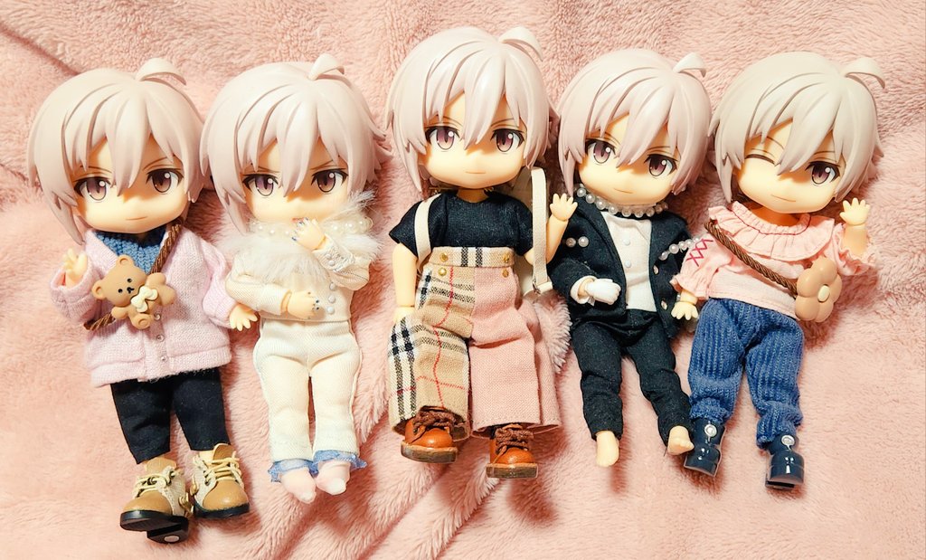 ねんどろさんを初めて予約される方で、めっっっちゃおでかけしたい！場合は予備に2体お迎えをおすすめしています。
経年でおぐし（ヘッドパーツ）が傷む、色が剥げるなどが起こります。困ってからでは、ねんどろさんは高騰するので遅いのです。今がいちばん安いです。
あといっぱいいるとかわいい😘