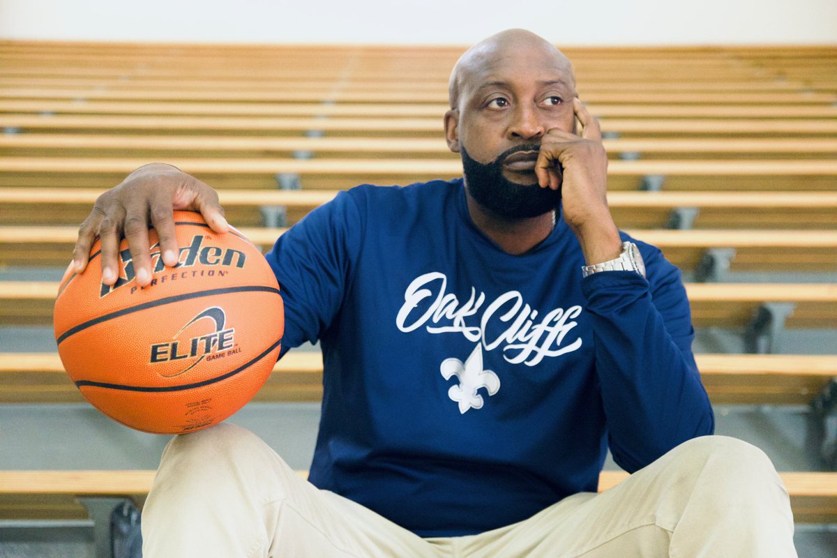 nlsmith1974's tweet photo. Great interview and photo shoot with one of the up and coming realest. My boy BHartMedia. Story and video coming soon. A Coaches journey next up. #KimballKnights #chasing9 @JFKimballBBall https://t.co/leqJv9PWgA