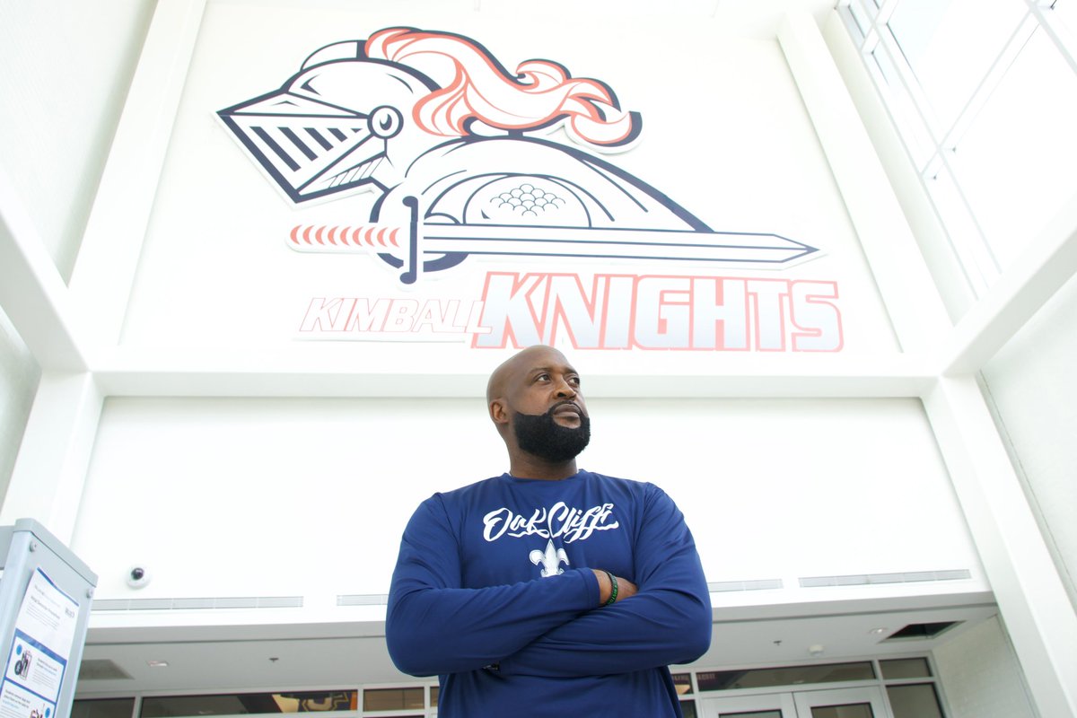 nlsmith1974's tweet photo. Great interview and photo shoot with one of the up and coming realest. My boy BHartMedia. Story and video coming soon. A Coaches journey next up. #KimballKnights #chasing9 @JFKimballBBall https://t.co/leqJv9PWgA