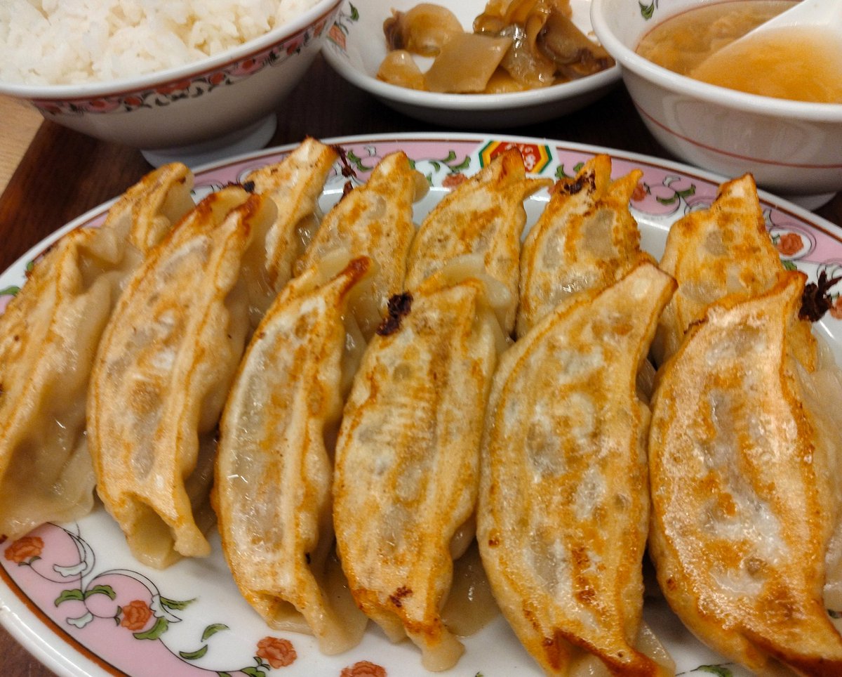 お昼は王将、餃子定食いただきました！お腹もいっぱい、午後も元気にがんばります😆💕✨👍️！