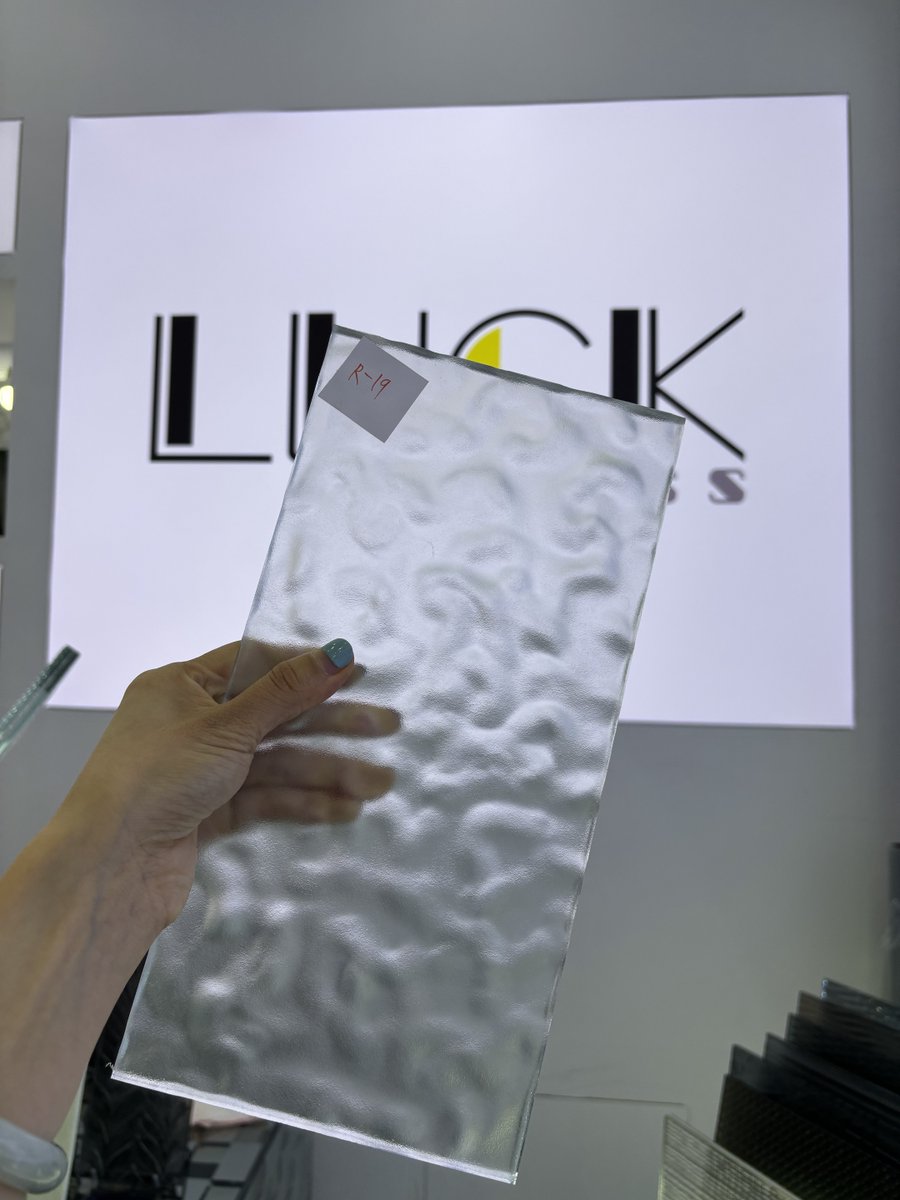 Rosa_luck_glass's tweet image. With more than 10 years of experience in the industry, we can provide you with professional advice and efficient communication. Welcome to inquire~
whatsapp：+8619103216705
#Textureglass #Frosted #Decorativeglass #etchedglass #castglass  #patterned #lacquered #glassfactory #glass