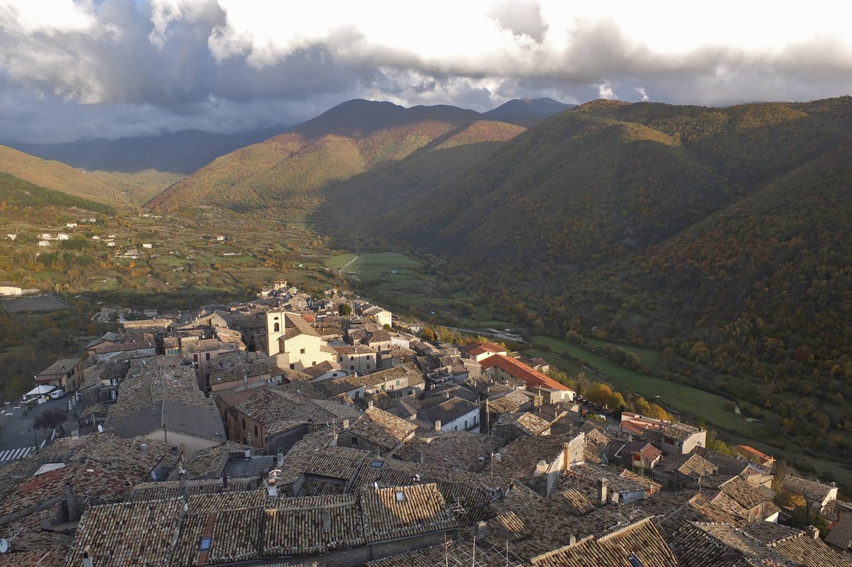 visit_lazio's tweet photo. Da #TreviNelLazio parte la decima tappa del #CamminoDiSanBenedetto che dopo 22 km arriverà a #Collepardo. 6-7 ore di cammino tra i #MontiSimbruini e i #MontiErnici, prevalentemente su sterrati.

Per saperne di più https://t.co/BOBvxQ9nWD 

#Giubileo2025 https://t.co/II1TEGRizs