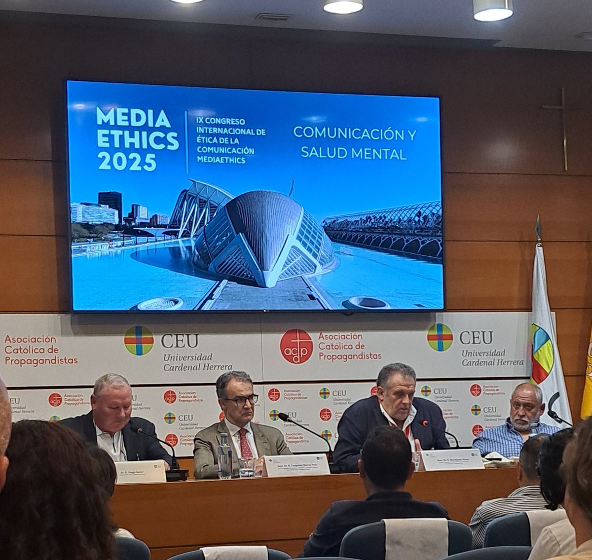 TeVeoMañana (@holatvm) on Twitter photo Gracias <a href="/MariadeQuesada/">María de Quesada</a> y #LaNiñaAmarilla por la invitación. Presentes en #MediaEthics #HablemosDelTema Gracias <a href="/MariadeQuesada/">María de Quesada</a> y #LaNiñaAmarilla por la invitación. Presentes en #MediaEthics #HablemosDelTema