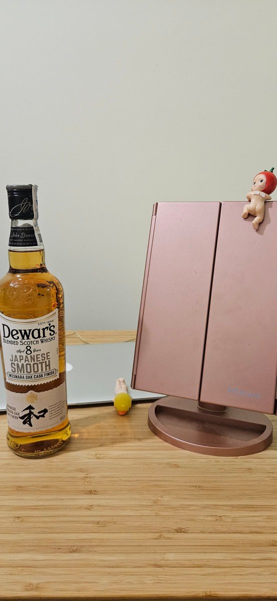 Καλημέρα. Η Λουκία κοιμήθηκε καλά. Πήρε τα μεσάνυχτα τον τίτλο της Teenager. Περίμενα να ξυπνήσει η κυρία που γιορτάζει τα γενέθλια της σήμερα. Της λεω Χρόνια Πολλά &amp; με λέει με πήραν δώρο με την φίλη της. Αγόρασε ο πατέρας της φίλης &amp; και είχε έκπτωση 50% το δεύτερο.  🎂✊️😂⚕️