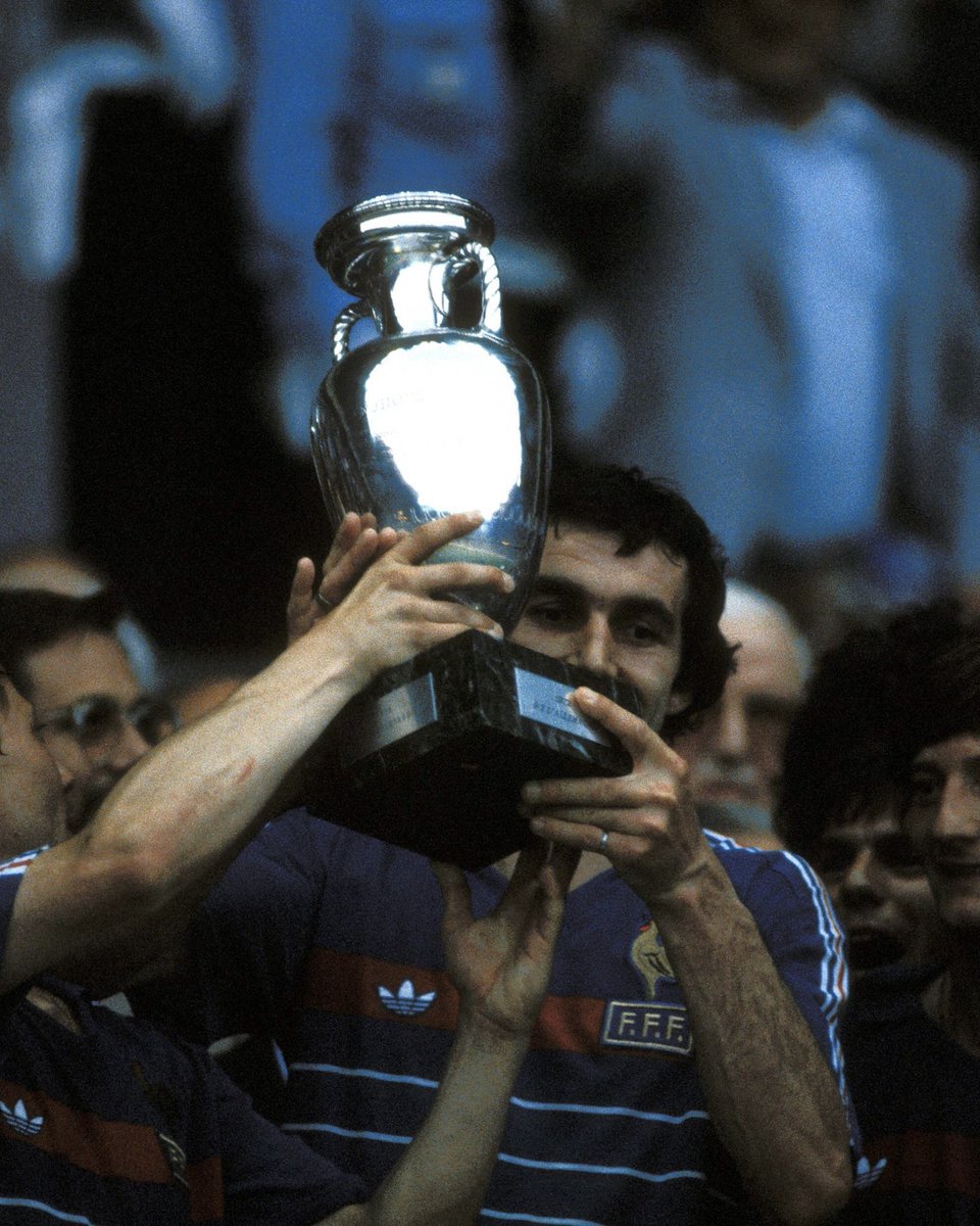 76 sélections, 75 titularisations, Champion d’Europe 1984 et vainqueur de la Coupe Intercontinentale des Nations 1985 🏆

Joyeux anniversaire à une légende du football français : Maxime Bossis fête aujourd’hui ses 70 ans 🙌🇫🇷

#FiersdetreBleus