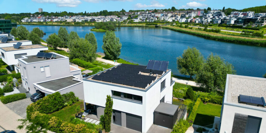 Die Spreu vom Weizen trennen: Nach Jahren eines beispiellosen Solarbooms hat sich die Branche inzwischen wieder beruhigt.  Die Nachfrage nach Photovoltaik-Anlagen und Stromspeichern bewegt sich aktuell auf… dlvr.it/TLZ6Y6 #Photovoltaik #ErneuerbareEnergien #Solarenergie