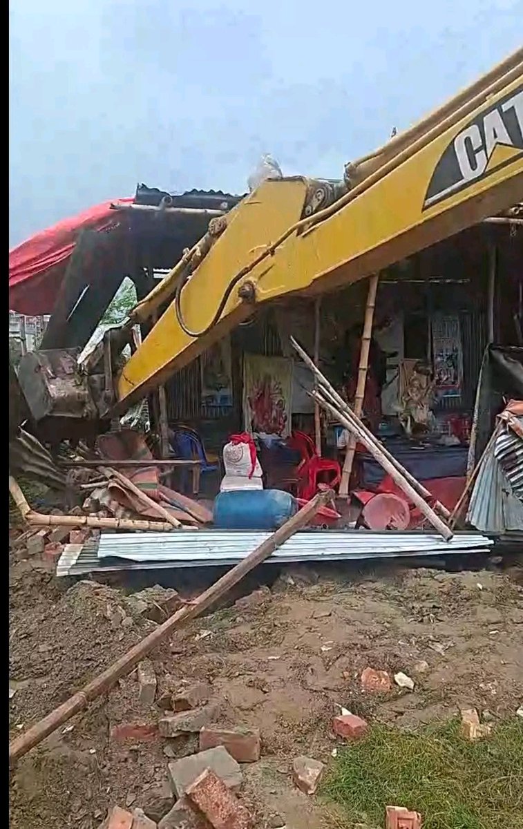 debajits3110's tweet photo. The Sri Sri Durga Mandir in Khilkhet, Dhaka, Bangladesh has been bulldozed and destroyed!

Even the idols of Goddess Kali and Lord Shiva were crushed brutally under the bulldozer — shattered without mercy.

This is not just demolition — this is a direct assault on faith, culture, and minority rights.