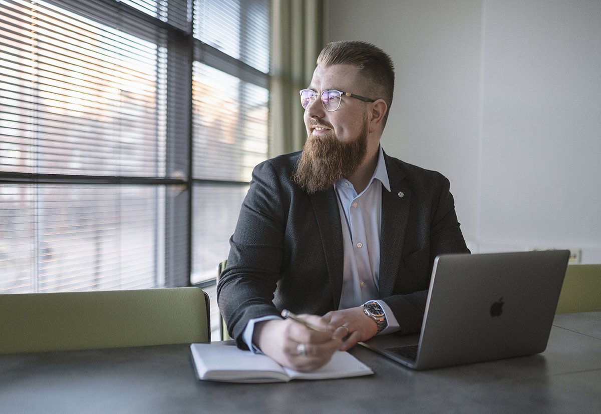 #Laki liittyen lupaan ostaa Suomesta kiinteistö muuttuu 15.7.2025 - Venäjän ja Valko-Venäjän kansalaiset eivät lähtökohtaisesti voi lainkaan saada lupaa kiinteistön ostamiseen. Poikkeuksena henkilöt, joilla pysyvä oleskelulupa. Lue tiedote: bit.ly/3ZRSL22 #kiinteistöt