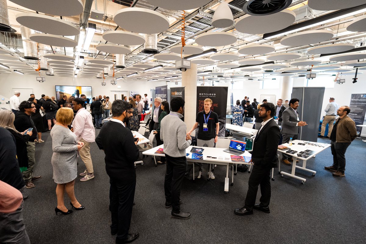 METCLOUD_com's tweet image. 📸 The official photos are in — METCLOUD won the 2025 BCU Innovate UK KTP Poster Comp!
#KTP #Innovation