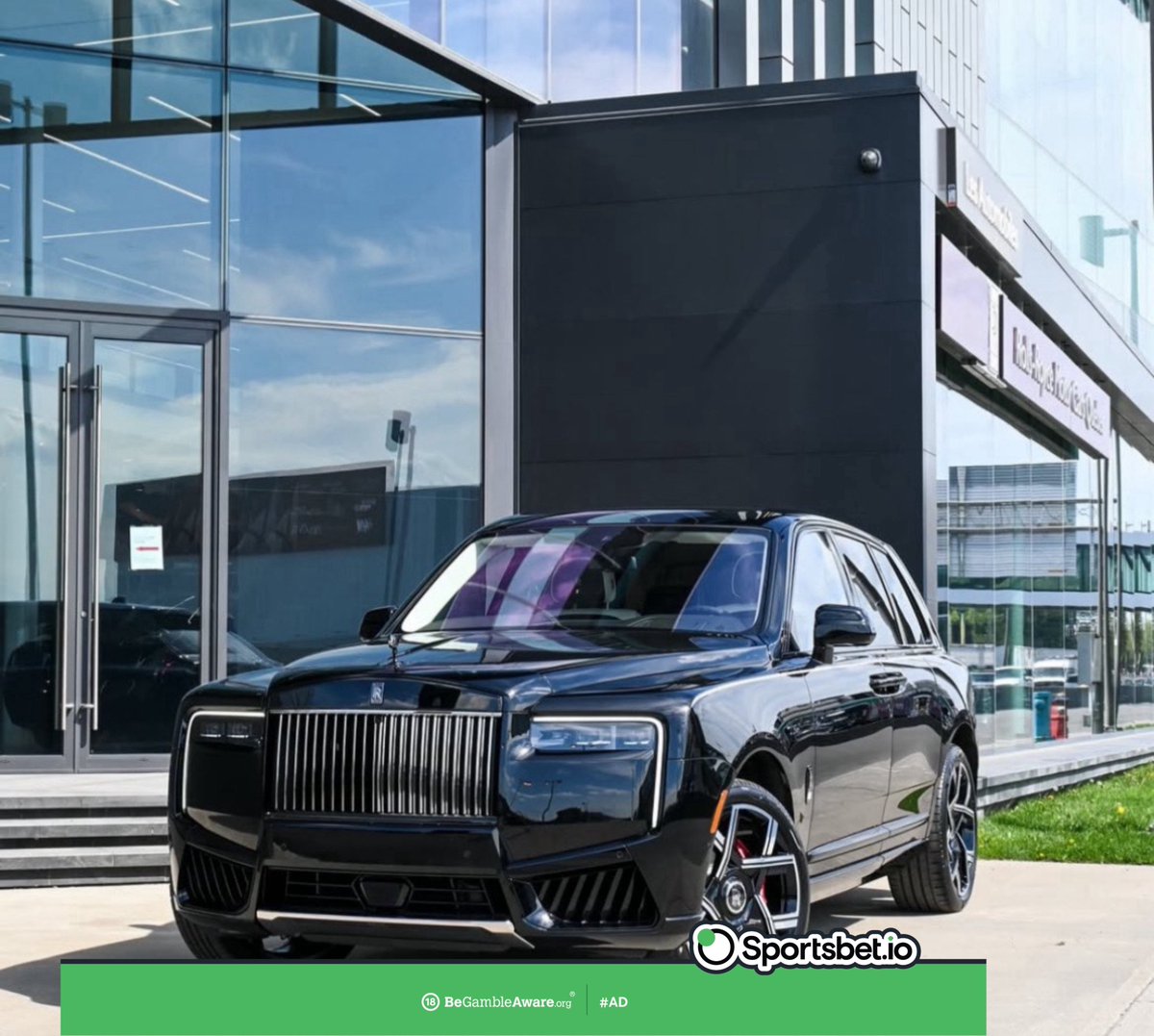Victor Osimhen just bought a 2025 Rolls Royce Cullinan worth over 700 million naira. Congratulations to him🎊💰