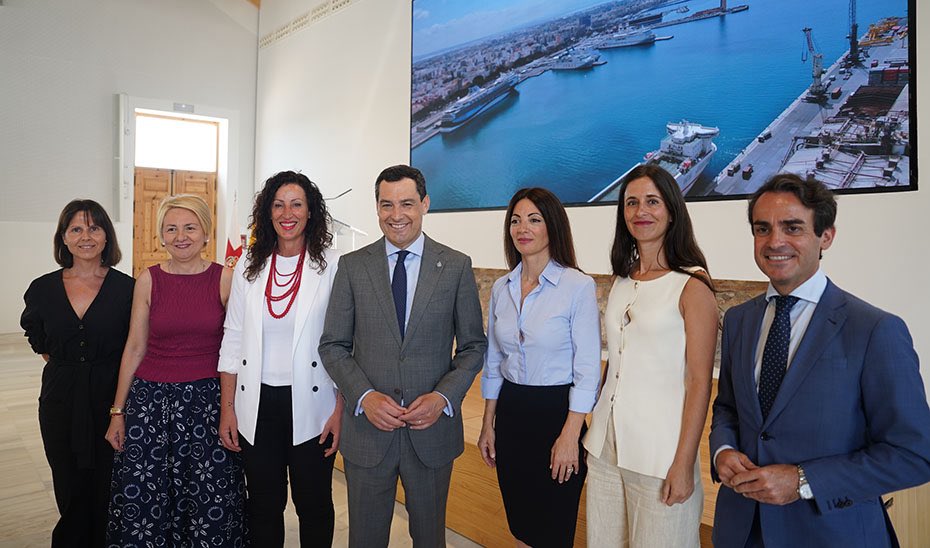 La <a href="/AndaluciaJunta/">Junta de Andalucía</a> va allouer 15 millions supplémentaires au <a href="/puertodealmeria/">Puerto de Almería</a> , ce qui va révolutionner la ville, un investissement qui, avec la transformation du Paseo et le tunnel de l'AVE, changera la capitale.
Article en Une de <a href="/lepetitjournal/">lepetitjournal.com</a> 👉 lepetitjournal.com/andalousie/des…