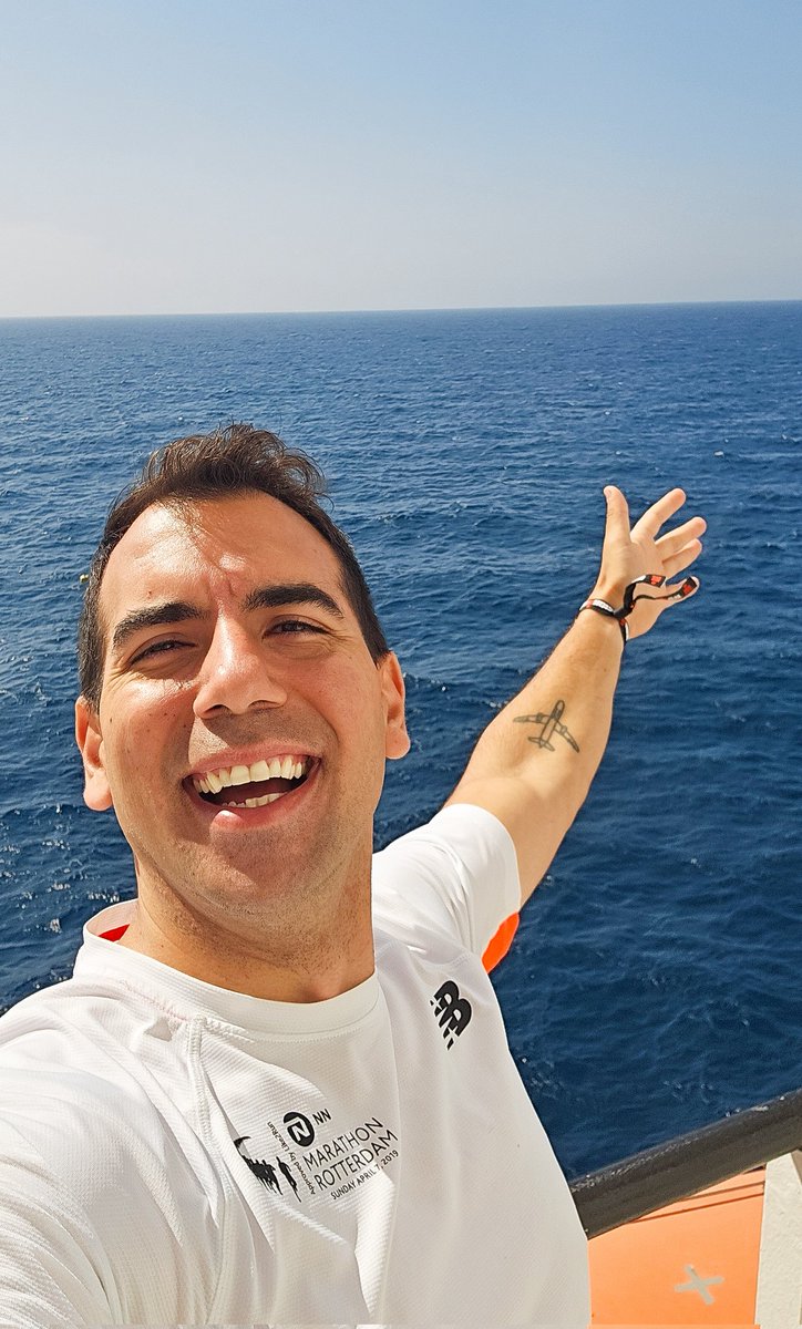DimitrisSavvid4's tweet image. Σας ευχαριστώ. Από καρδιάς.
Δεν πρόλαβα να απαντήσω σε όλα τα χιλιάδες μηνύματα που μου στείλατε από χθες — δεν το επιτρέπει ο χρόνος, ούτε οι συνθήκες.
Αλλά τα διάβασα. Όσα μπόρεσα. Και με αγγίξατε.
Ειλικρινά.
Τόσα χρόνια έκανα βίντεο όχι για να γίνω αποδεκτός, ούτε για να…
