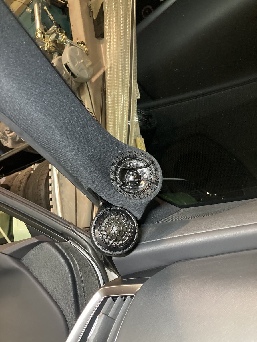 クラウンも本調整を残して完了🙂‍↕️
RSaudioにPioneerスコーカー🙆‍♂️
2連にするとツィーターがやたら高い位置になるから複雑な作りに😳左右非対称ね🙆‍♂️
これパイオニアのスコーカーのグリルに似せてペイントしてます🙆‍♂️
細かいこだわり😬
もちろんアウターも🧐
こっちはなるべく純正を崩さないように🙆‍♂️