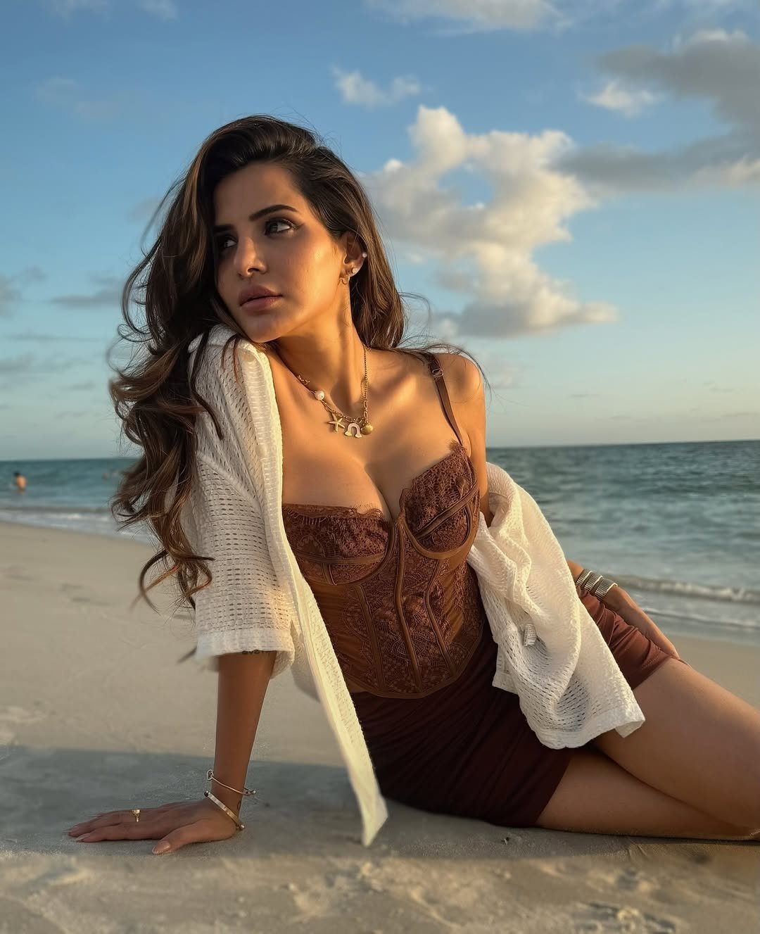 GuW1r5TaAAANMLC?format=jpg&name=large