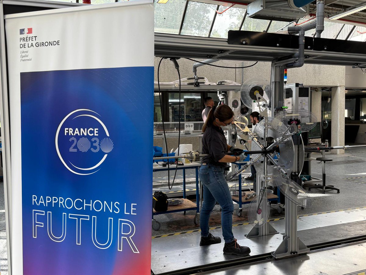 PrefAquitaine33's tweet photo. #France2030🇫🇷 | Le préfet Étienne GUYOT visite l’entreprise #Ollow à #Canejan, lauréate de l’appel à projets « industrie du vélo » à hauteur de 1,9M€.
✅ En Gironde, 2️⃣5️⃣8️⃣ projets sont déjà soutenus pour un montant de 4️⃣9️⃣4️⃣,5️⃣ M€ !
En savoir ➕ : https://t.co/noGbVe3LG2 https://t.co/nPm5vKEviW