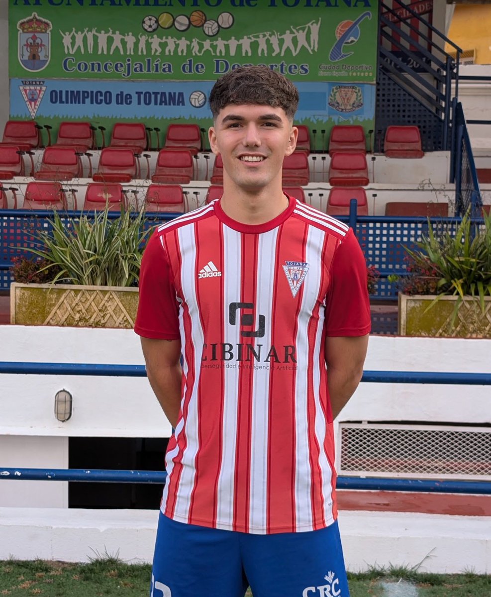 Nacional10x's tweet photo. 3 RFEF

Juanpe sigue en Club Olímpico de Totana. Fructífera cesión y rendimiento inmediato de un jugador de la casa, el interior diestro ha sido clave en el ascenso y tendrá la oportunidad de su debutar en categoría nacional. Desborde, juego interior y completo en registros https://t.co/NyN4ezWB7r