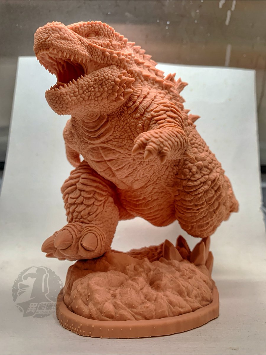 ETmodelstudio's tweet photo. 燒燙燙剛出爐🔥歷經22.5小時列印打樣完成💪🏻
此為打樣檢查版，正式成品尺寸會縮小一點比較Ｑ😘

#phrozenmighty4K
#nomadsculpt
#godzilla
#KingOfMonsters
#FanArt https://t.co/wH2uiwajOE