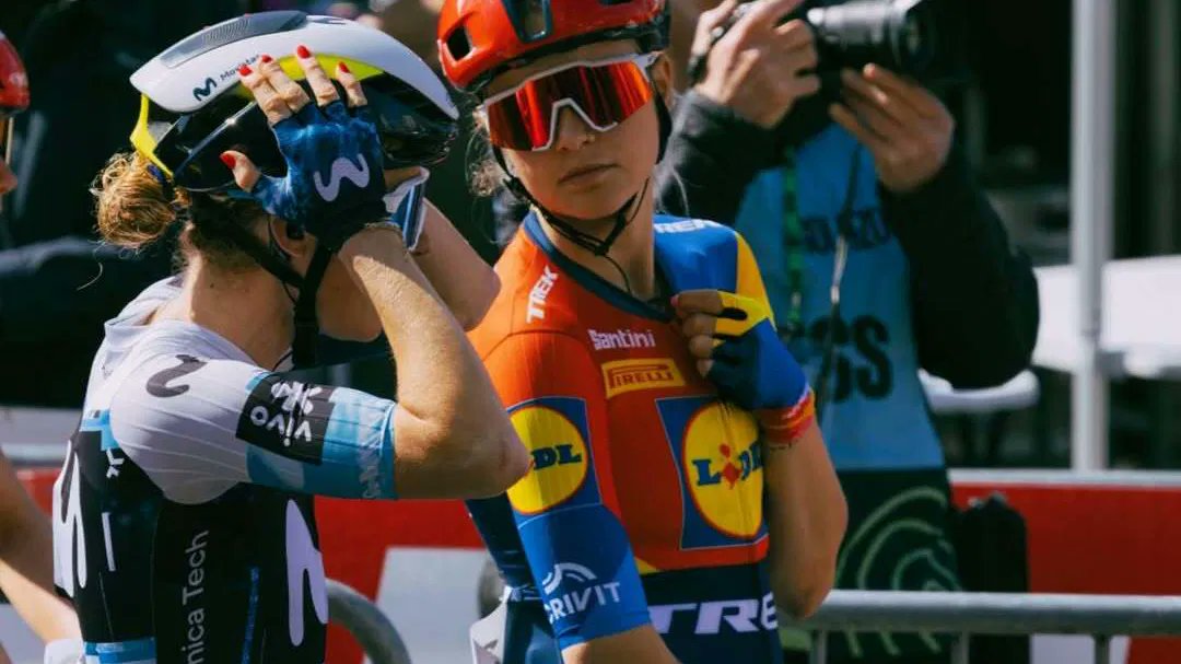 New at Domestique: La Course de Gossip podcast by <a href="/floortjemackaij/">Floortje Mackaij</a> and <a href="/emmanorsgaard1/">emmanorsgaard</a> 

🎧 Listen to their latest episode:
domestiquecycling.com/en/features/ne…

📷 IG La Course de Gossip