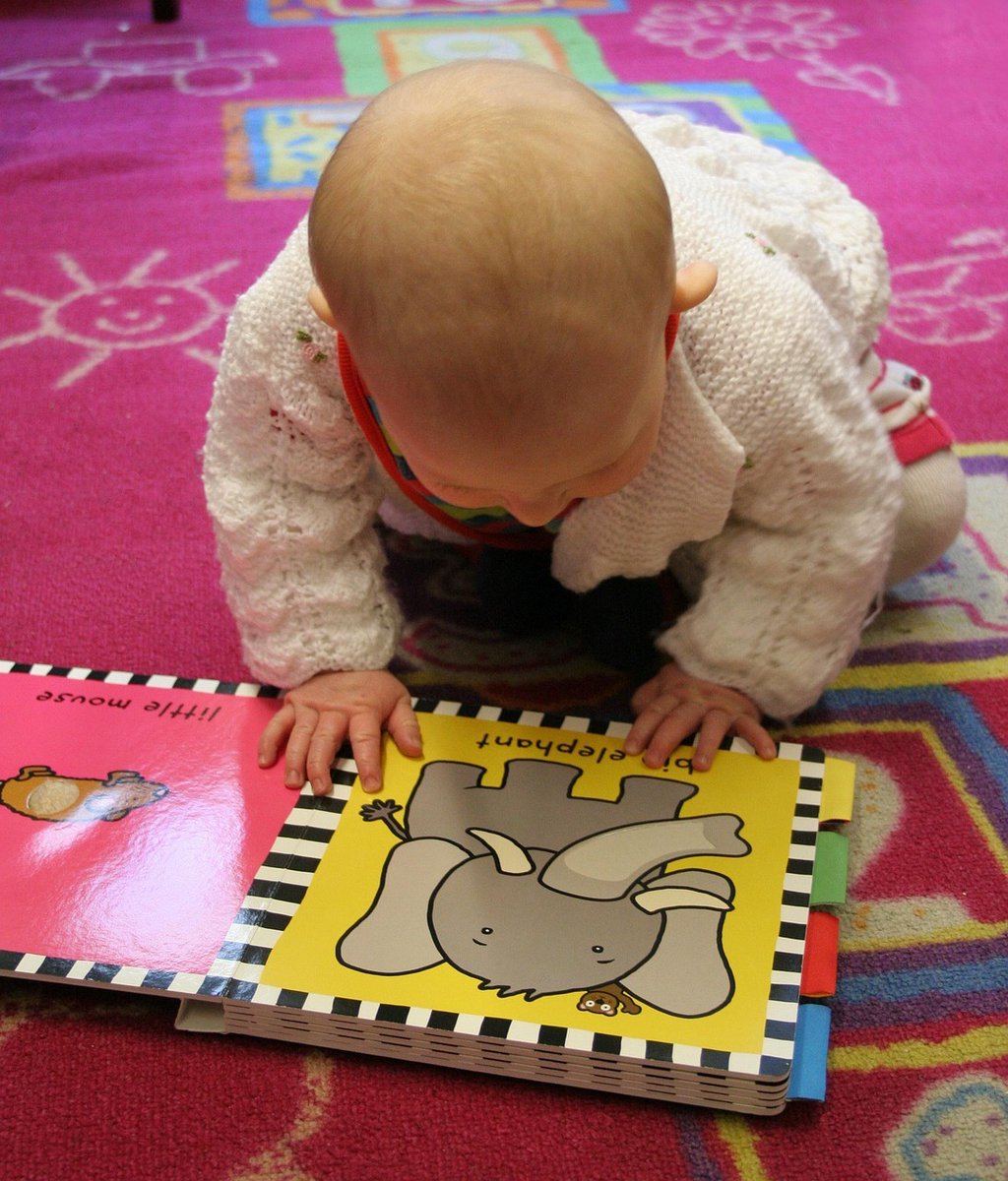 Do you have a little book worm in the making under 4?

From this year we are running the Mini Challenge for children younger than 4! For every book they read, they will receive a sticker - including a special one for reading all six books.

To sign up, visit any Medway Library.