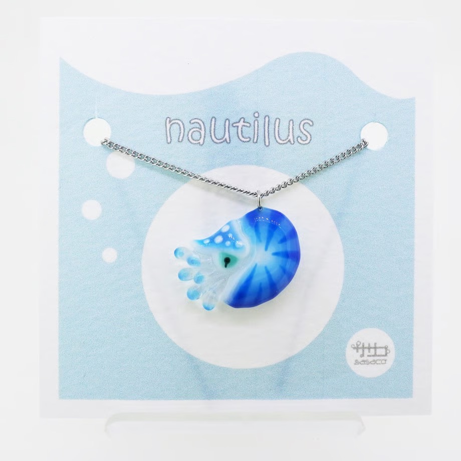 sasacojunior's tweet image. Nautiluses are distant relatives of squids and octopuses. 🐚🧬
They may look totally different, but evolution says otherwise—ancient kin from hundreds of millions of years ago.
#Nautilus #LivingFossil #EvolutionIsWild #HandmadeJewelry #ArtistOnX