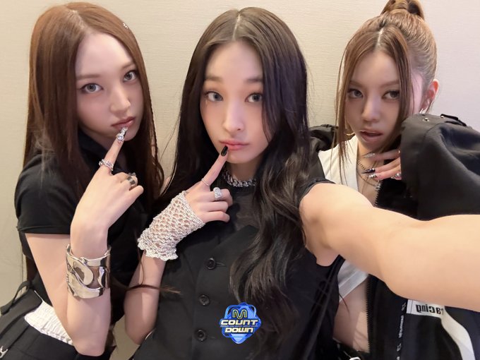 GuW3nJ-bEAMFFar?format=jpg&name=small