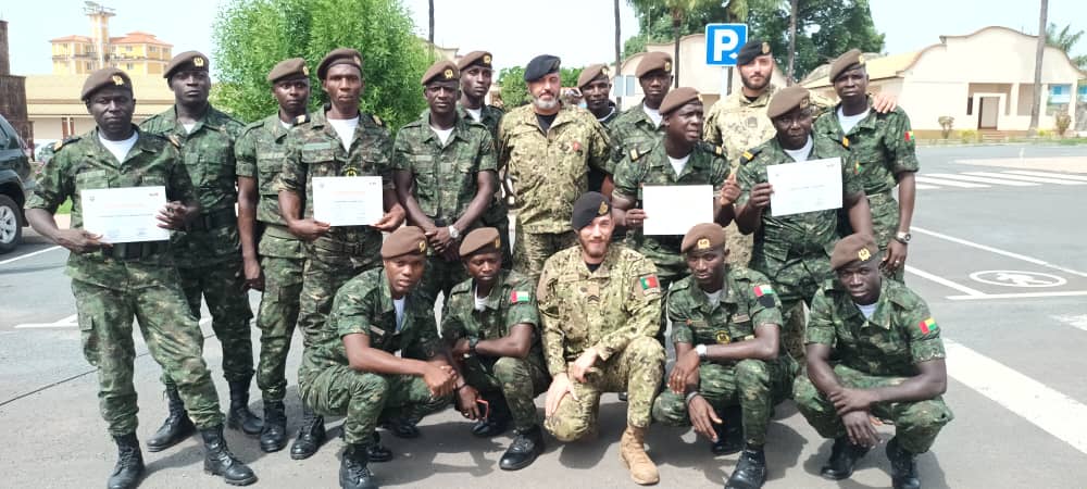 Durante os últimos dois meses, foi sem dúvida um desafio e um privilégio enorme poder participar na formação do curso de Vias e Manutenção de Equipamentos de Engenharia a 15 militares do Batalhão de Engenharia e do Batalhão de Serviço de Material e Transportes das FA da RGB. 🇵🇹🇬🇼