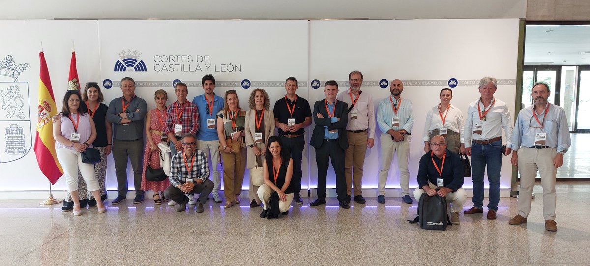 Escuelas Católicas Castilla y León 🧡 (@escacyl) on Twitter photo 📚 Reunión anual con las editoriales educativas en Valladolid: <a href="/GRUPOEDEBE/">edebé</a> <a href="/editorialeditex/">Editorial Editex</a> <a href="/FundacEdelvives/">Fundación Edelvives</a> <a href="/AnayaEducacion/">Anaya Educacion</a> <a href="/SANTILLANA_es/">SANTILLANA España</a> <a href="/SM_Espana/">SM España</a> <a href="/MacmillanSpain/">Macmillan Education</a> Oxford y Anaya.
🤝 Diálogo y colaboración al servicio de la educación
🧭 Visitamos las Cortes de Castilla y León 📚 Reunión anual con las editoriales educativas en Valladolid: <a href="/GRUPOEDEBE/">edebé</a> <a href="/editorialeditex/">Editorial Editex</a> <a href="/FundacEdelvives/">Fundación Edelvives</a> <a href="/AnayaEducacion/">Anaya Educacion</a> <a href="/SANTILLANA_es/">SANTILLANA España</a> <a href="/SM_Espana/">SM España</a> <a href="/MacmillanSpain/">Macmillan Education</a> Oxford y Anaya.
🤝 Diálogo y colaboración al servicio de la educación
🧭 Visitamos las Cortes de Castilla y León
