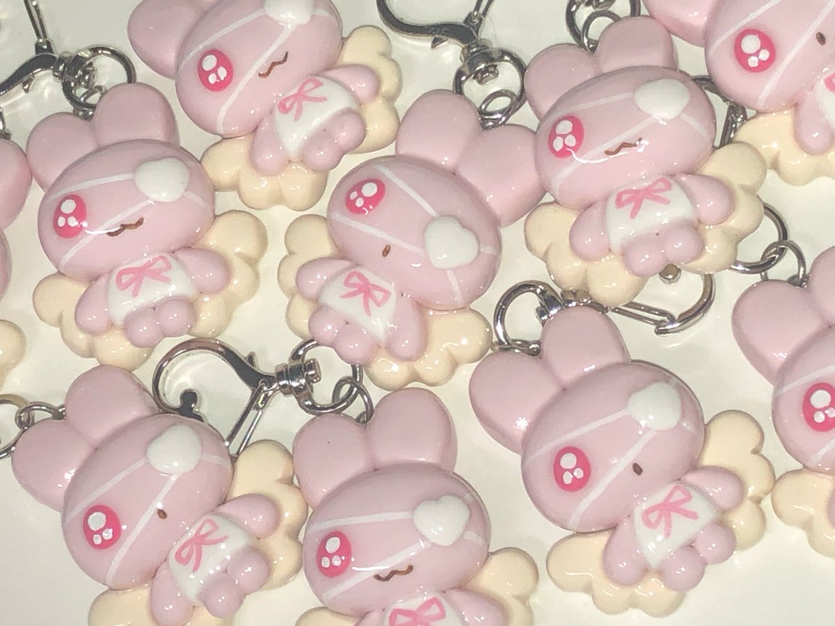 ꒰ঌ 6월 온라인 마켓 ໒꒱
#RT #RT+follow 각 한 분께 원하시는 곰돌이 키링을 보내드립니다( ≧∇≦ ) 
(아이스크림 콘도리, 스카프곰 중 택1)

♥︎ 클레이 키링/핀버튼/쿠션키링
♥︎ 6.28(토) 20:00~6.30(월) 23:00 

witchform.com/deposit_form/8…