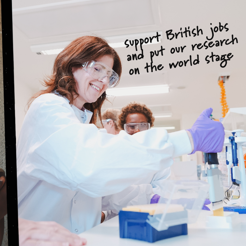 FCDOGovUK's tweet photo. 📢 The UK is proud to pledge new support to @Gavi – helping protect millions of children from deadly diseases.

Our Minister for Development @JennyChapman visited @GSK this week, where British scientists are developing vaccines used by Gavi around the world 💉🌍